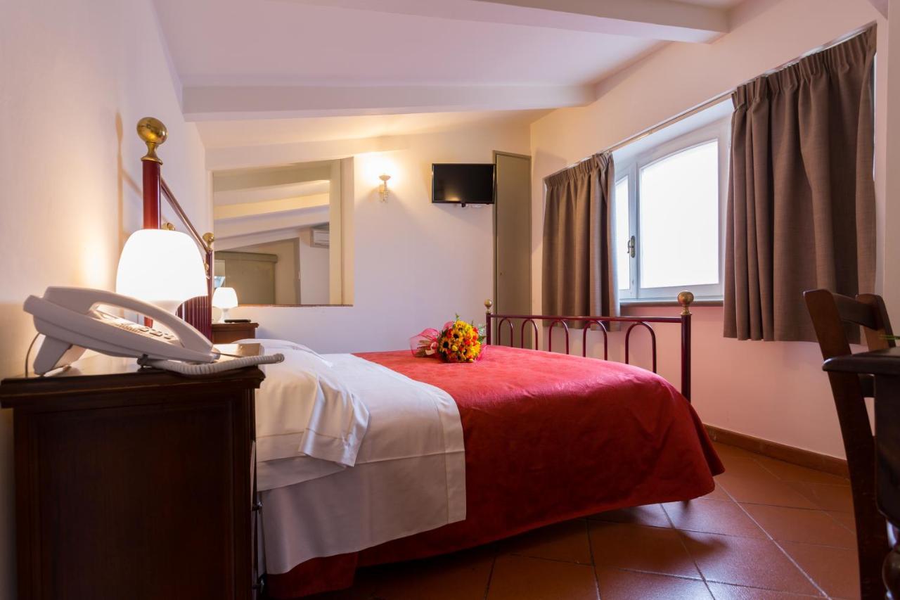 Hotel Il Duomo Ассизи Экстерьер фото
